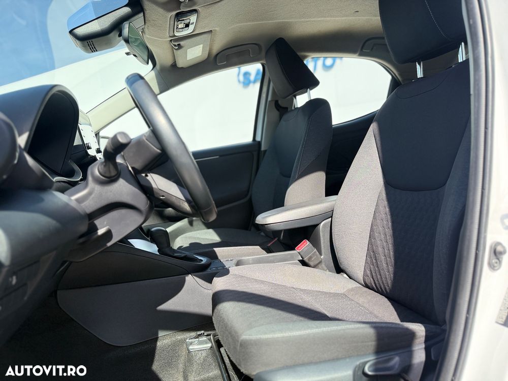 Toyota Yaris 1.5 VVT-i HSD Dynamic Plus Bi-tone - 16