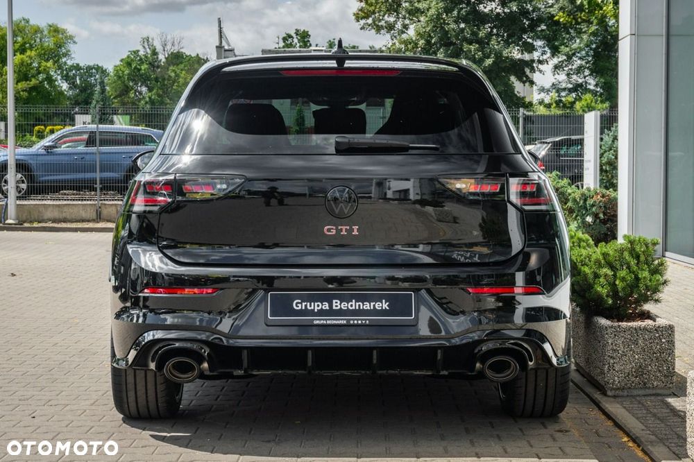 Volkswagen Golf - 8
