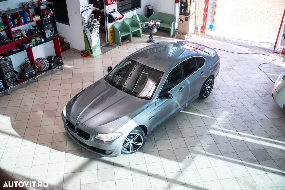 BMW Seria 5 525d Aut. - 9