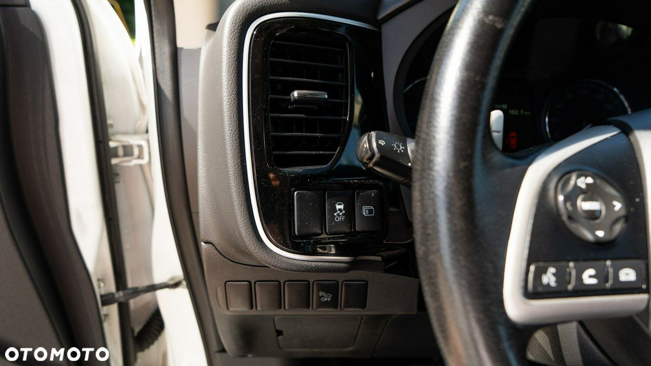 Mitsubishi Outlander - 27