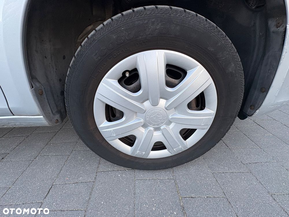 Skoda Fabia 1.2 HTP Ambiente - 28