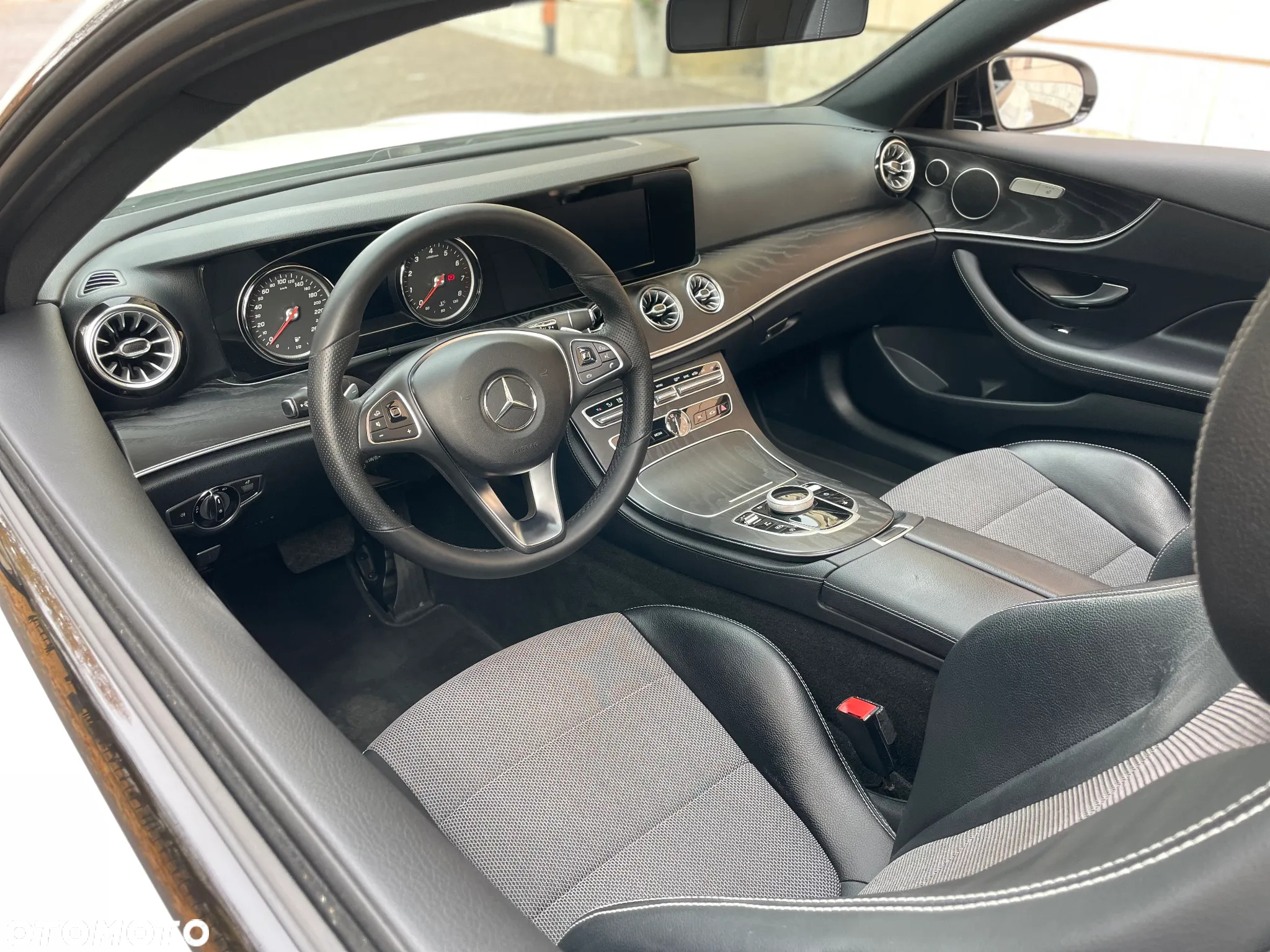 Mercedes-Benz Klasa E 200 9G-TRONIC - 16