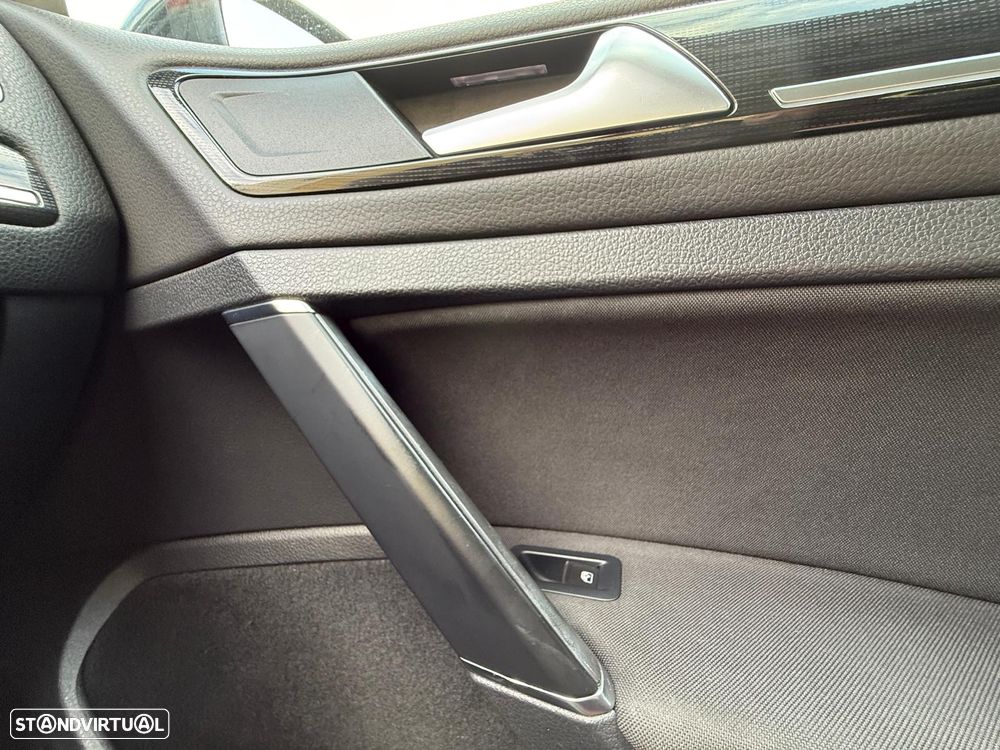 VW Golf Variant 1.6 TDi Highline DSG - 38