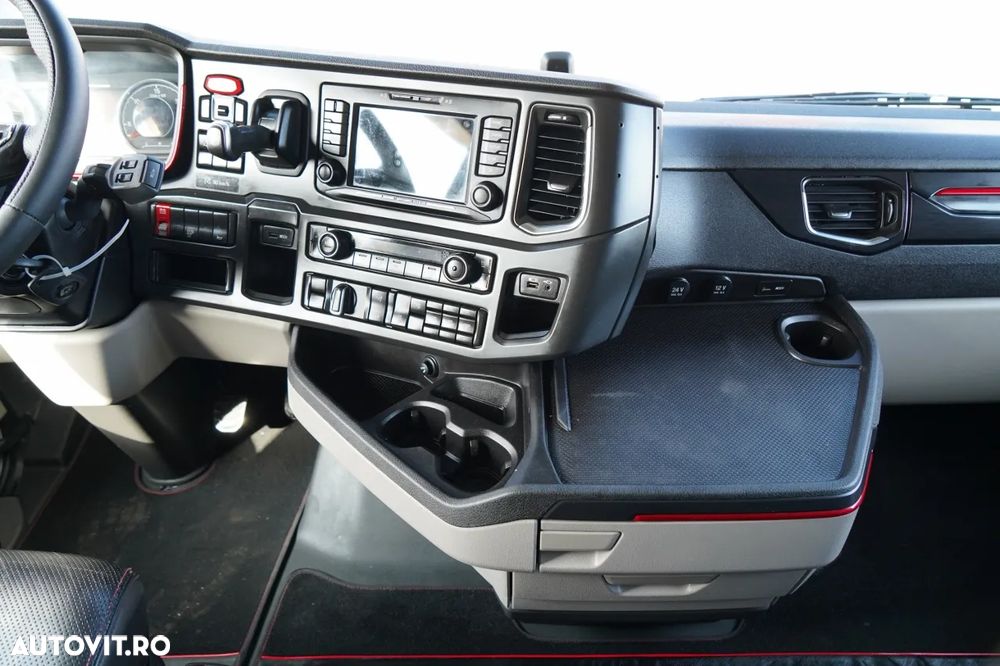 Scania S 580 / V8 / RETARDER / I-PARK COOL / FULL AIRMATIC / JANTE DIN ALIAJ / PIELE / ANVELOPE 100% / - 33