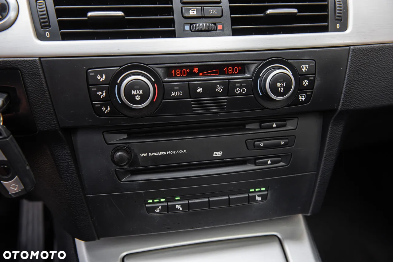 BMW Seria 3 325i Touring - 24