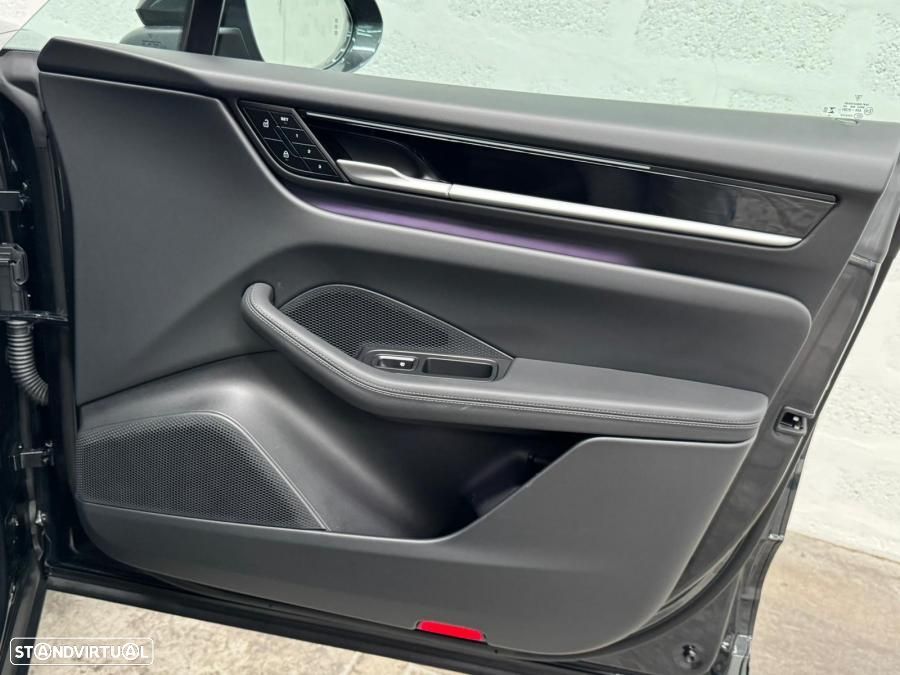 Porsche Macan Electric 4 - 49