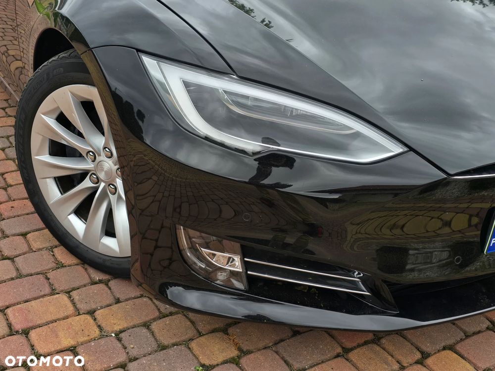 Tesla Model S - 33