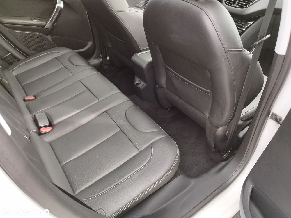 Peugeot 2008 1.6 BlueHDi Allure S&S - 18