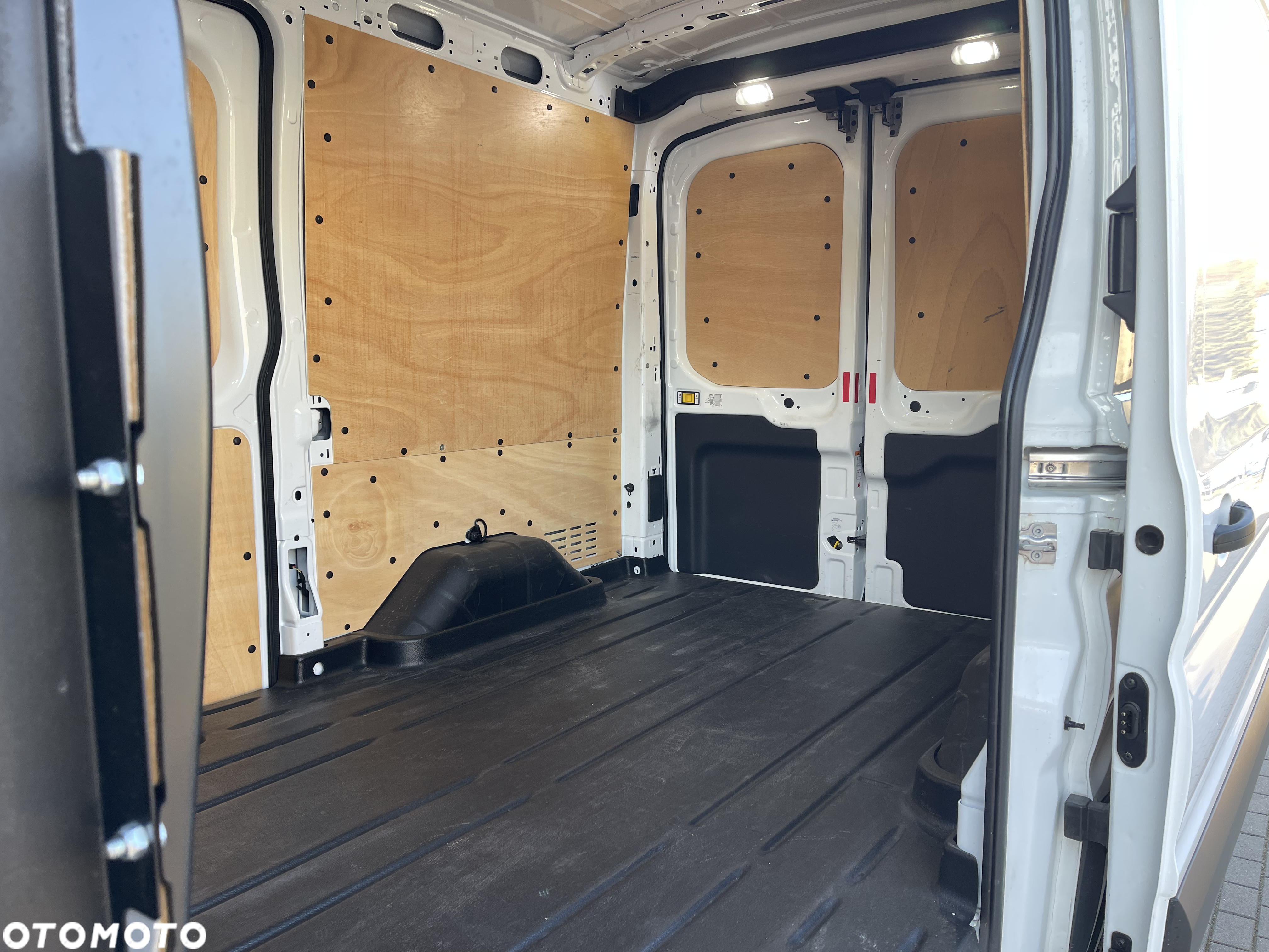 Ford Transit 350 L2H2 4x4 5-drzwi WEBASTO Kamera - 16