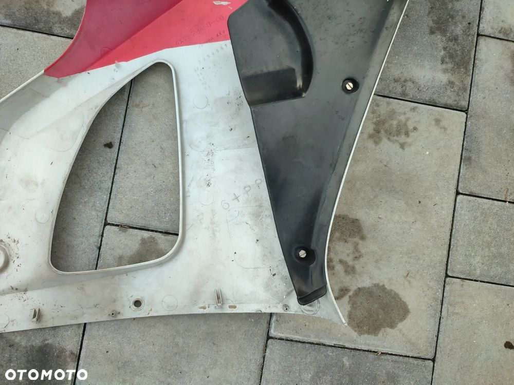Owiewka, osłona lewa, bok, boczek lewy, wypełnienie owiewki, kierunkowskaz Yamaha R1 RN04 - 10
