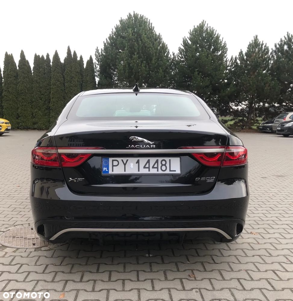 Jaguar XF 2.0 D200 mHEV AWD R-Dynamic SE - 8