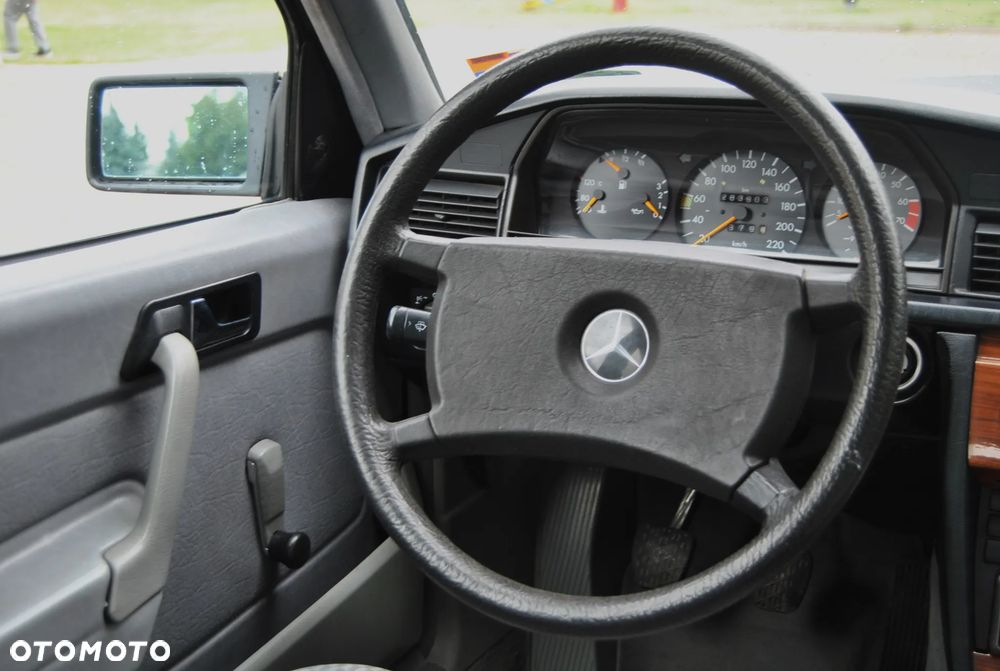 Mercedes-Benz W201 (190) - 10