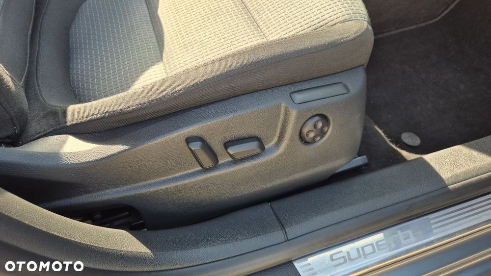 Skoda Superb 2.0 TDI DSG Exclusive - 26