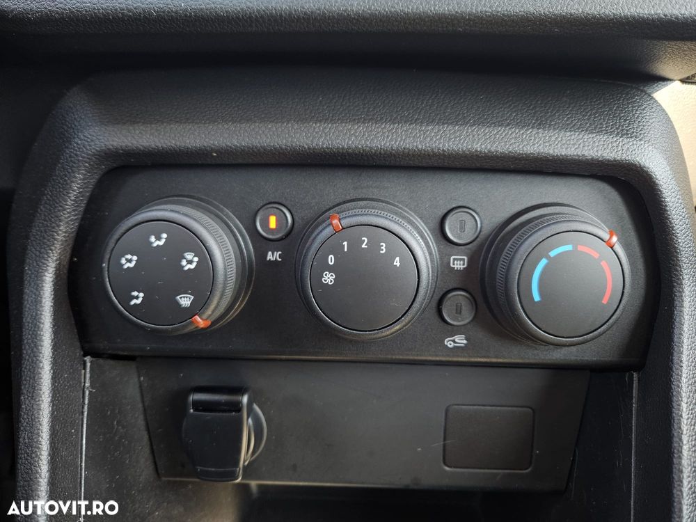 Dacia Logan TCe 90 Essential - 9