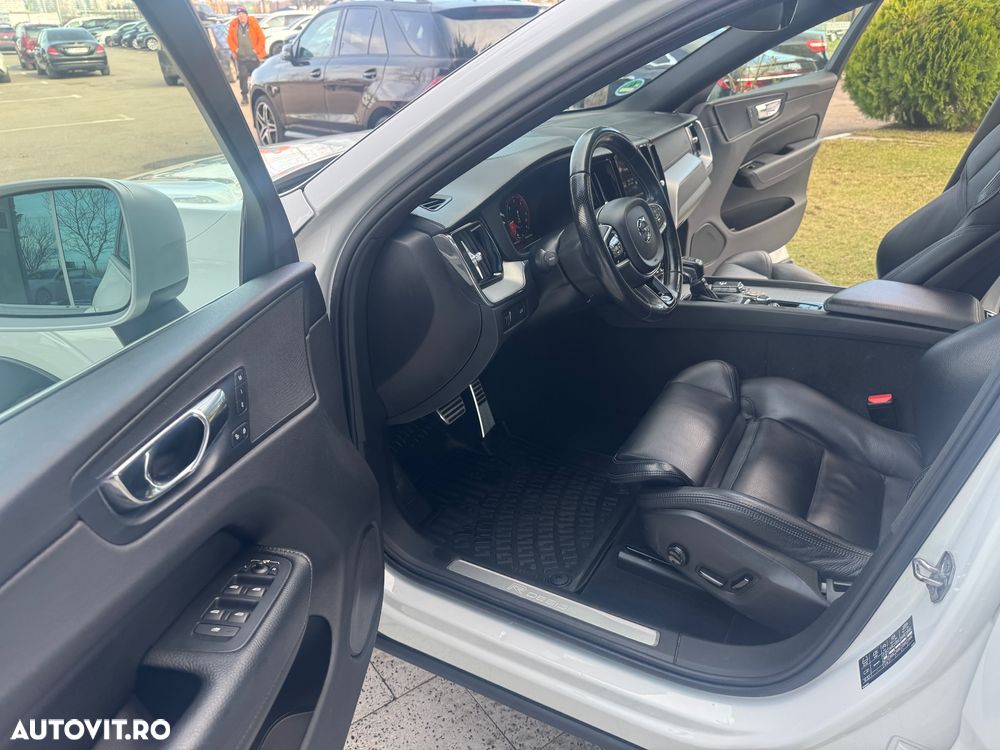 Volvo XC 60 D5 AWD Geartronic RDesign - 24