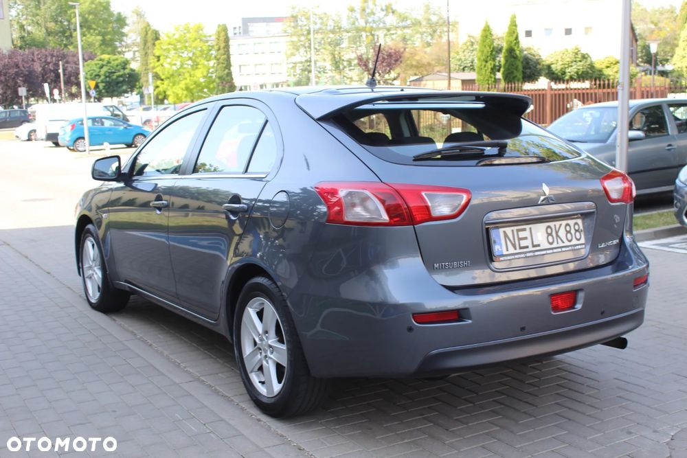 Mitsubishi Lancer 1.8 Invite - 3