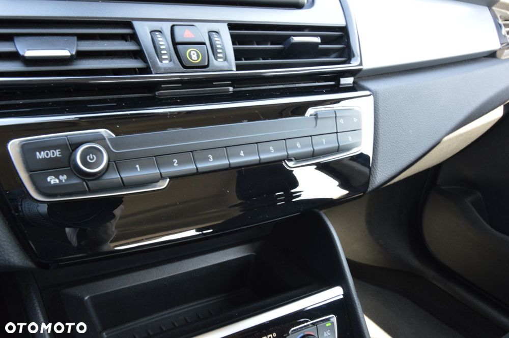 BMW Seria 2 218d - 21