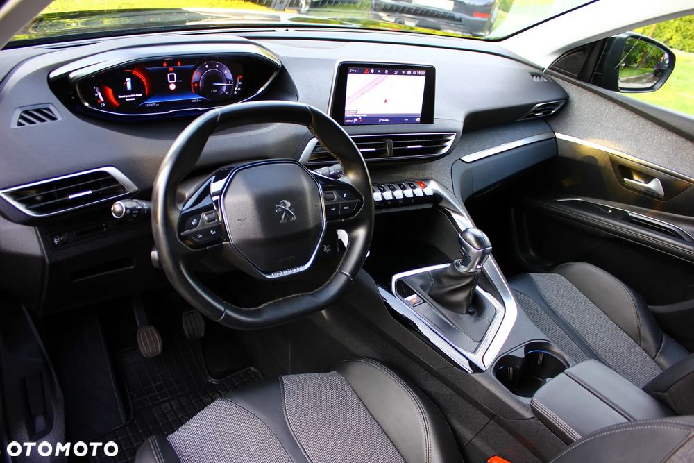 Peugeot 5008 1.5 BlueHDi Allure S&S - 27