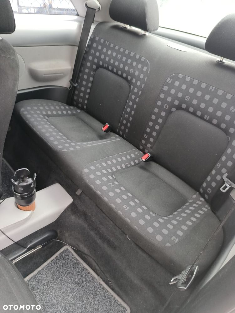 Volkswagen New Beetle - 8