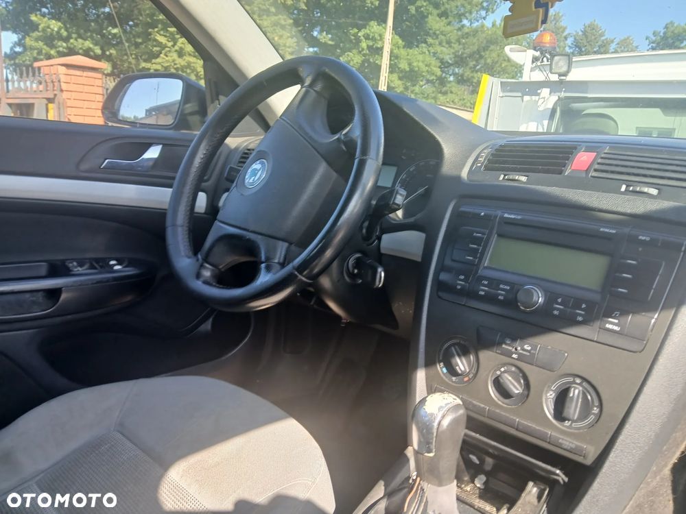 Skoda Octavia II HB 1Z1Z  maska pokrywa silnika klapa bagażnika zderzak lampa reflektor pas przedni stop lampy halogeny przeciwmgłowe odblaski grill atrapa - 7