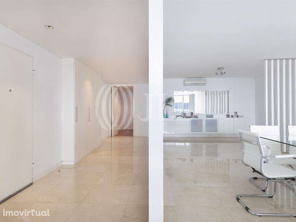 Apartamento T3 com varanda e garagem,em Algés, Oeiras - Grande imagem: 4/17