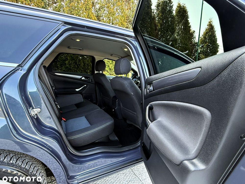 Ford Mondeo - 38