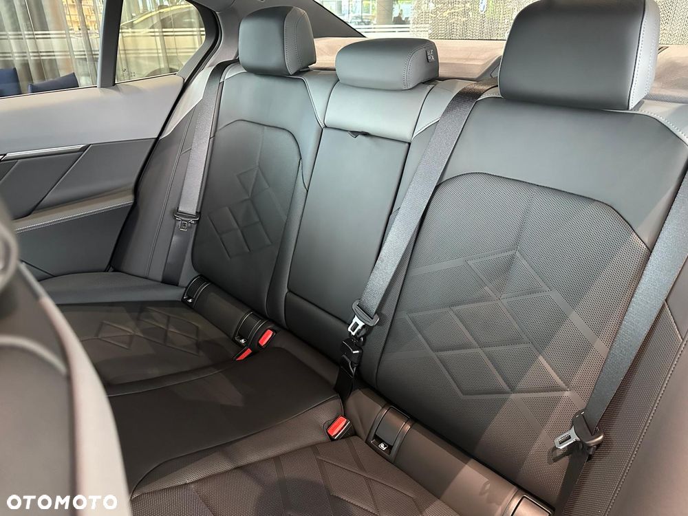 BMW Seria 5 520d mHEV - 15