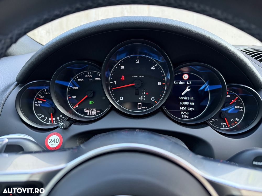 Porsche Cayenne Platinum Edition - 34