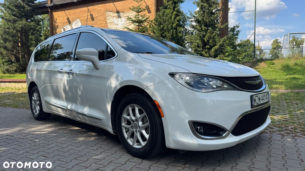Chrysler Pacifica - 3
