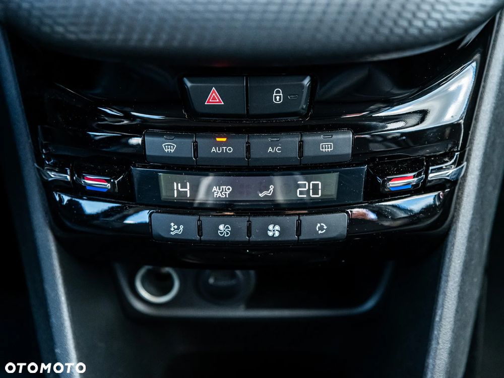 Peugeot 2008 1.2 Pure Tech Allure S&S EAT6 - 20
