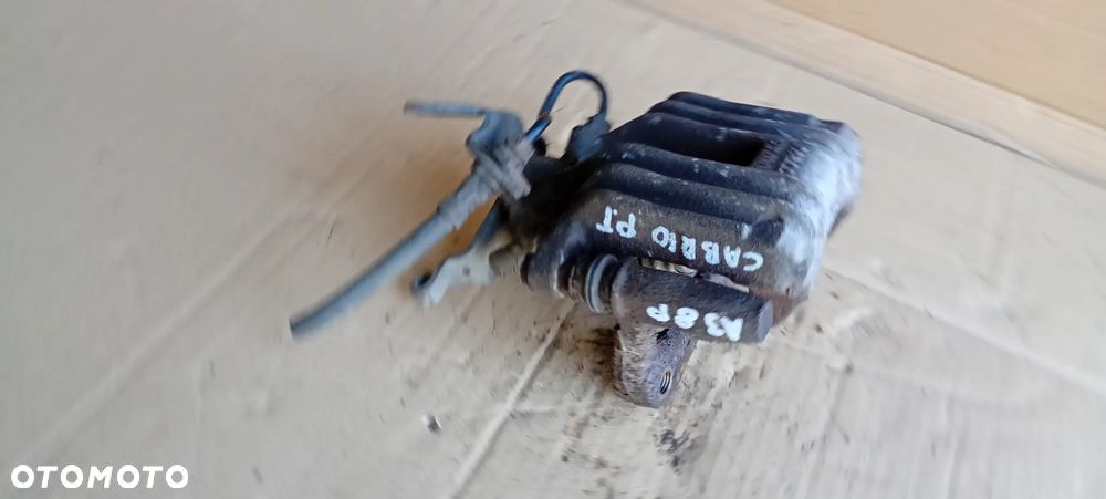 Zacisk hamulcowy prawy tył tylny Audi A3 8P - 2