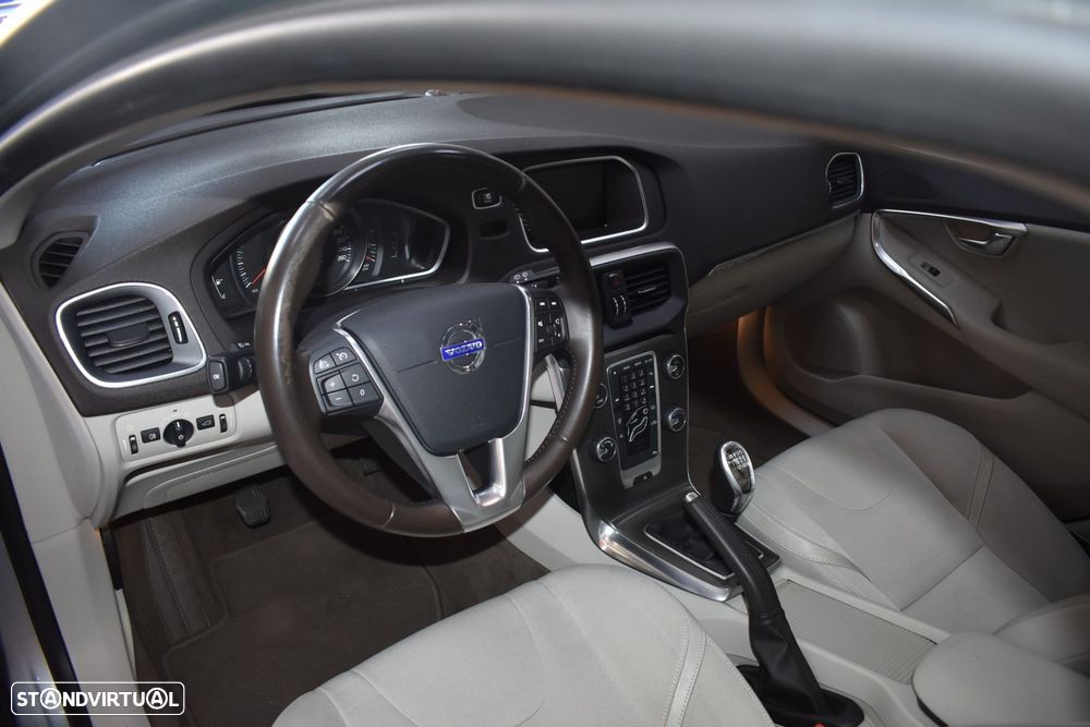 Volvo V40 Cross Country 1.6 D2 Summum - 23