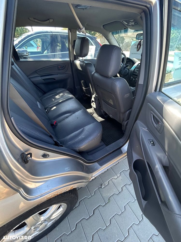 Hyundai Tucson 2.0 CRDI VGT GLS 2WD MT CLASSIC - 11