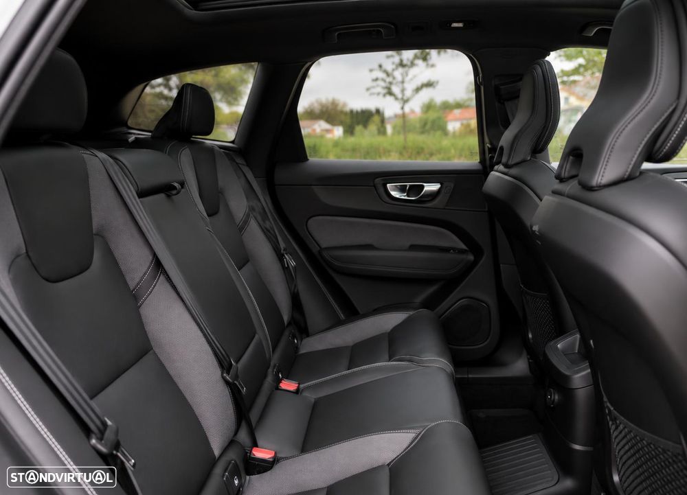 Volvo XC 60 T8 AWD Recharge Plus Black Edition - 19