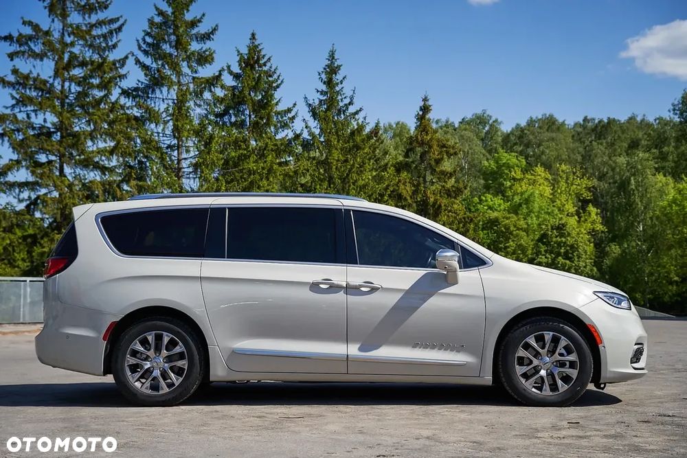Chrysler Pacifica - 2