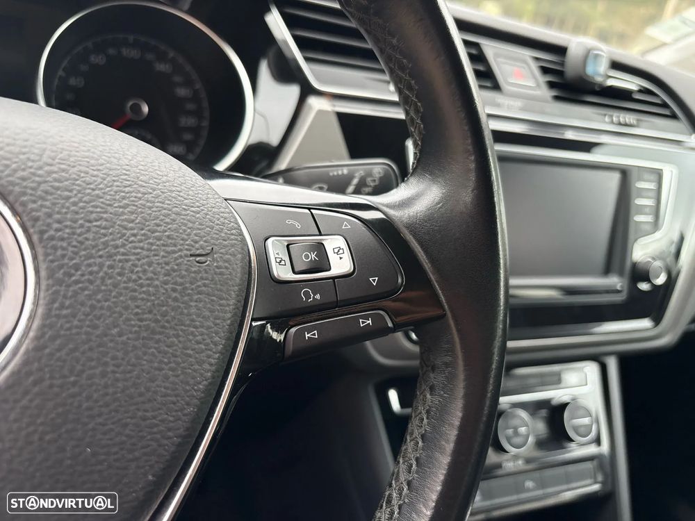 VW Touran 1.6 TDI Highline DSG - 24