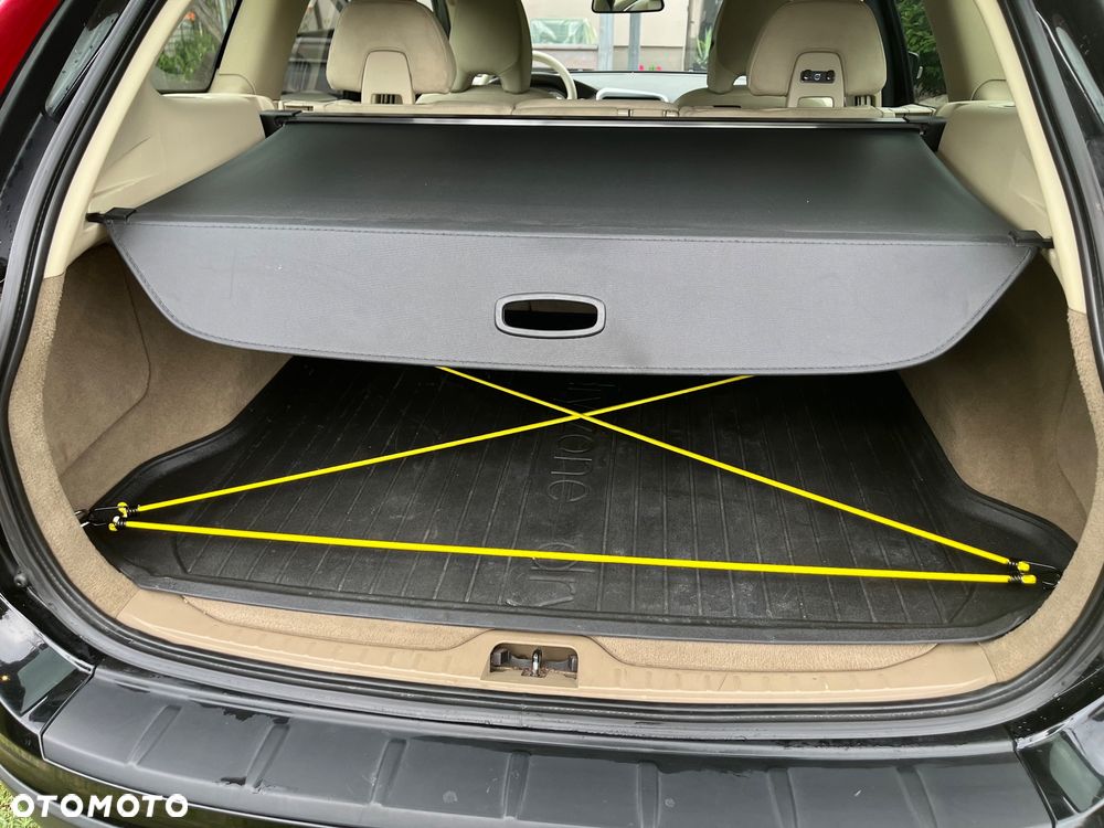 Volvo XC 60 3.2 AWD RDesign - 8