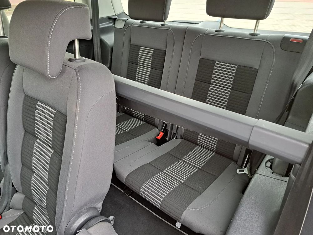 Volkswagen Touran - 29