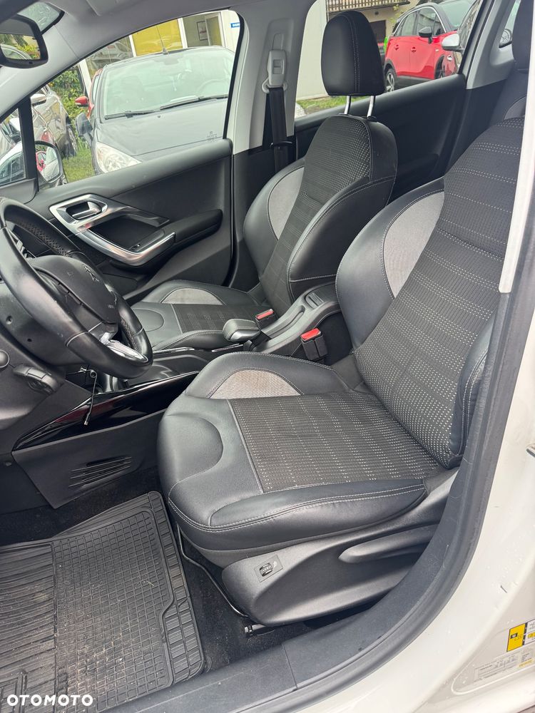Peugeot 2008 1.2 Pure Tech Allure S&S EAT6 - 16