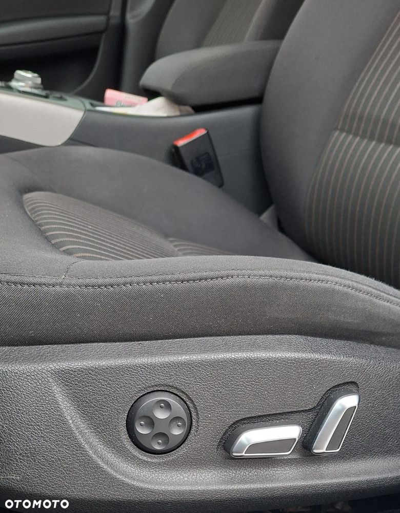 Audi A4 Avant 2.0 TDI Quattro Line - 32