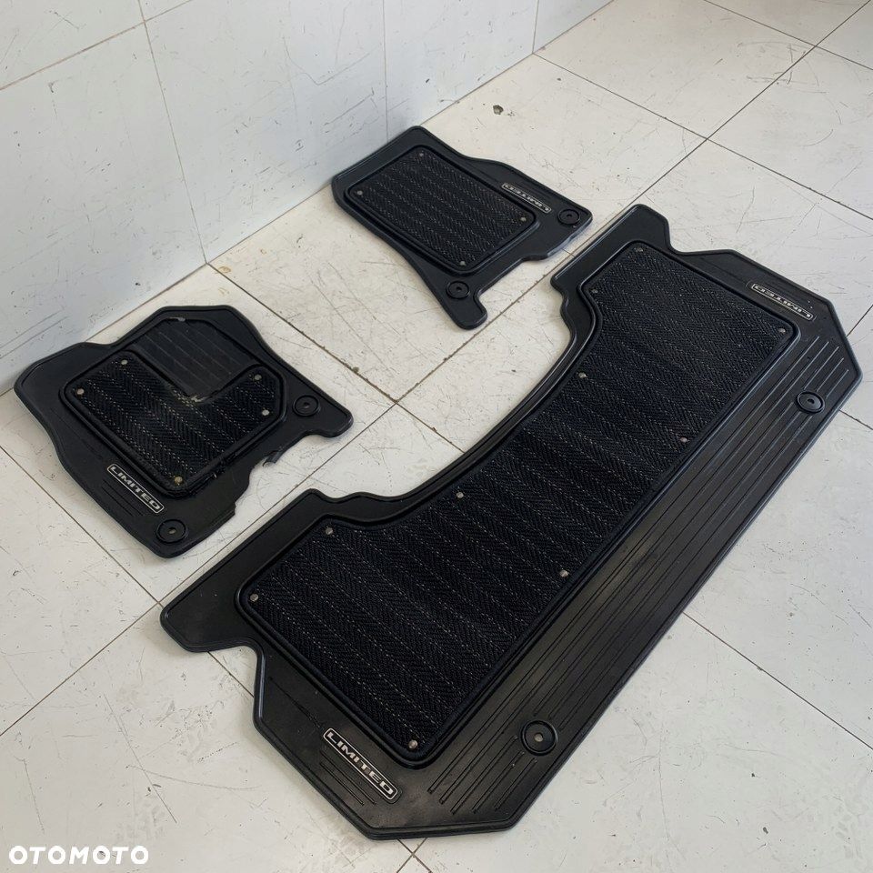 Dywaniki chodniczki oryginalne komplet 3szt DODGE RAM V 1500 LIMITED 21r - 2