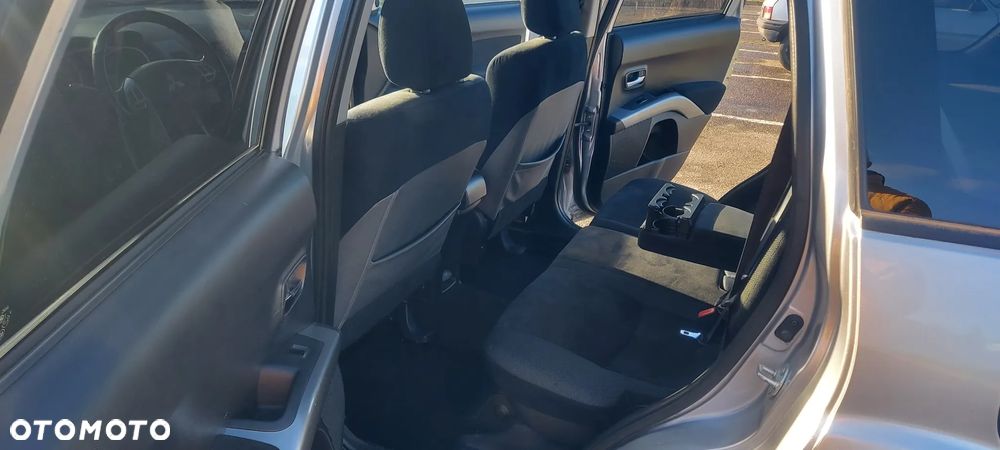 Mitsubishi Outlander 2.0 DID Intense + - 5