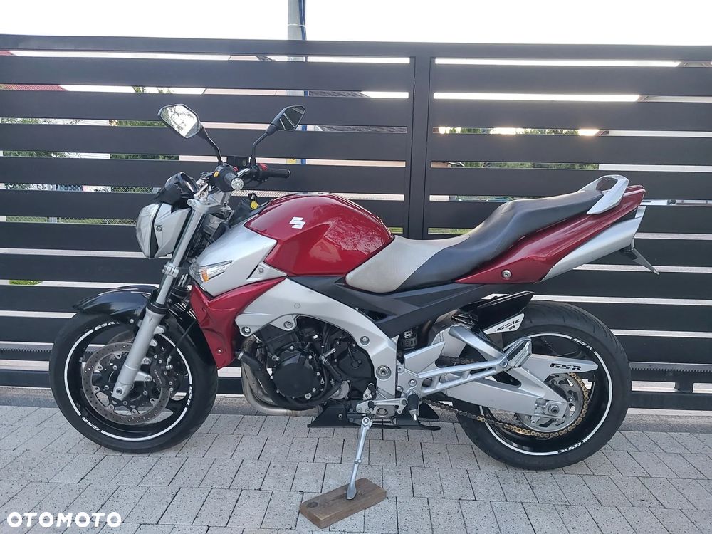 Suzuki GSR - 1