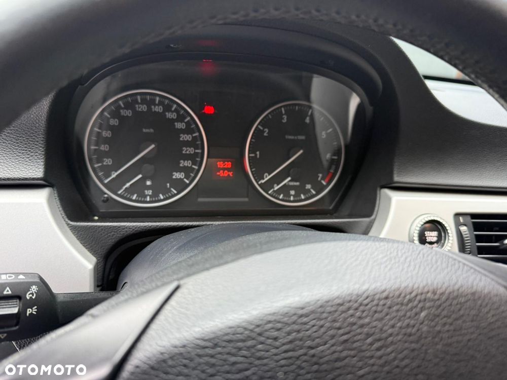 BMW Seria 3 318i - 11