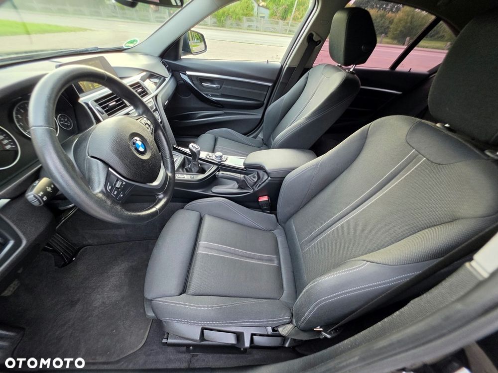 BMW Seria 3 318i Sport Line - 28