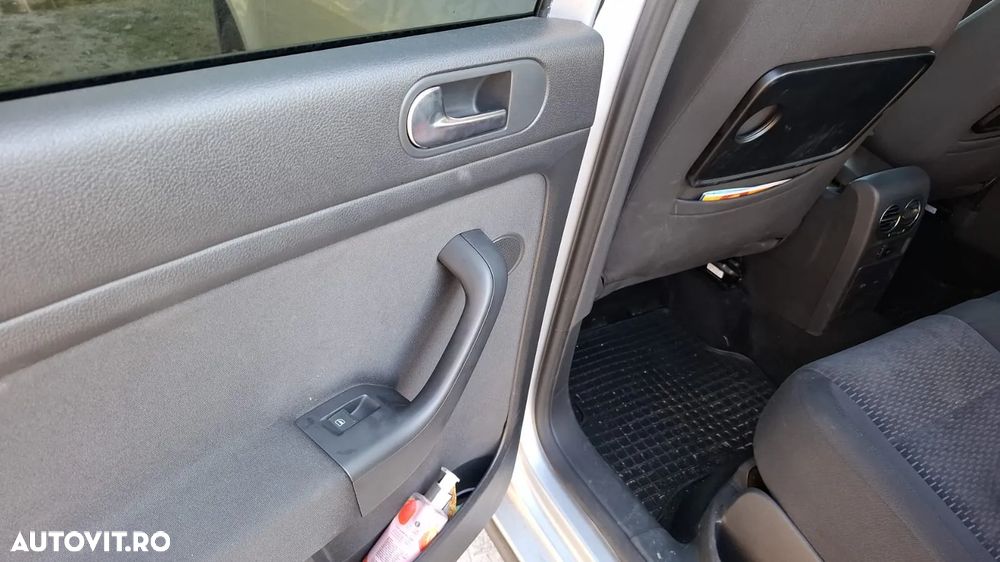 Volkswagen Golf Plus - 12