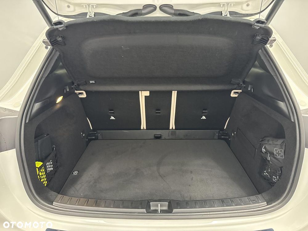 Mercedes-Benz GLA 200 Progressive - 24