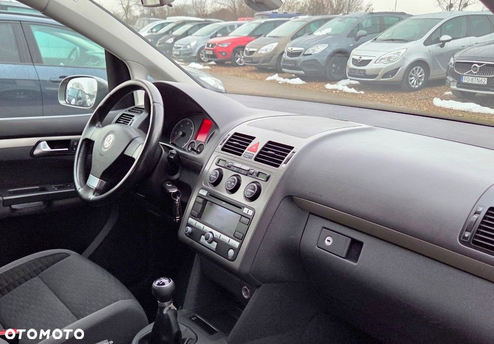 Volkswagen Touran - 21