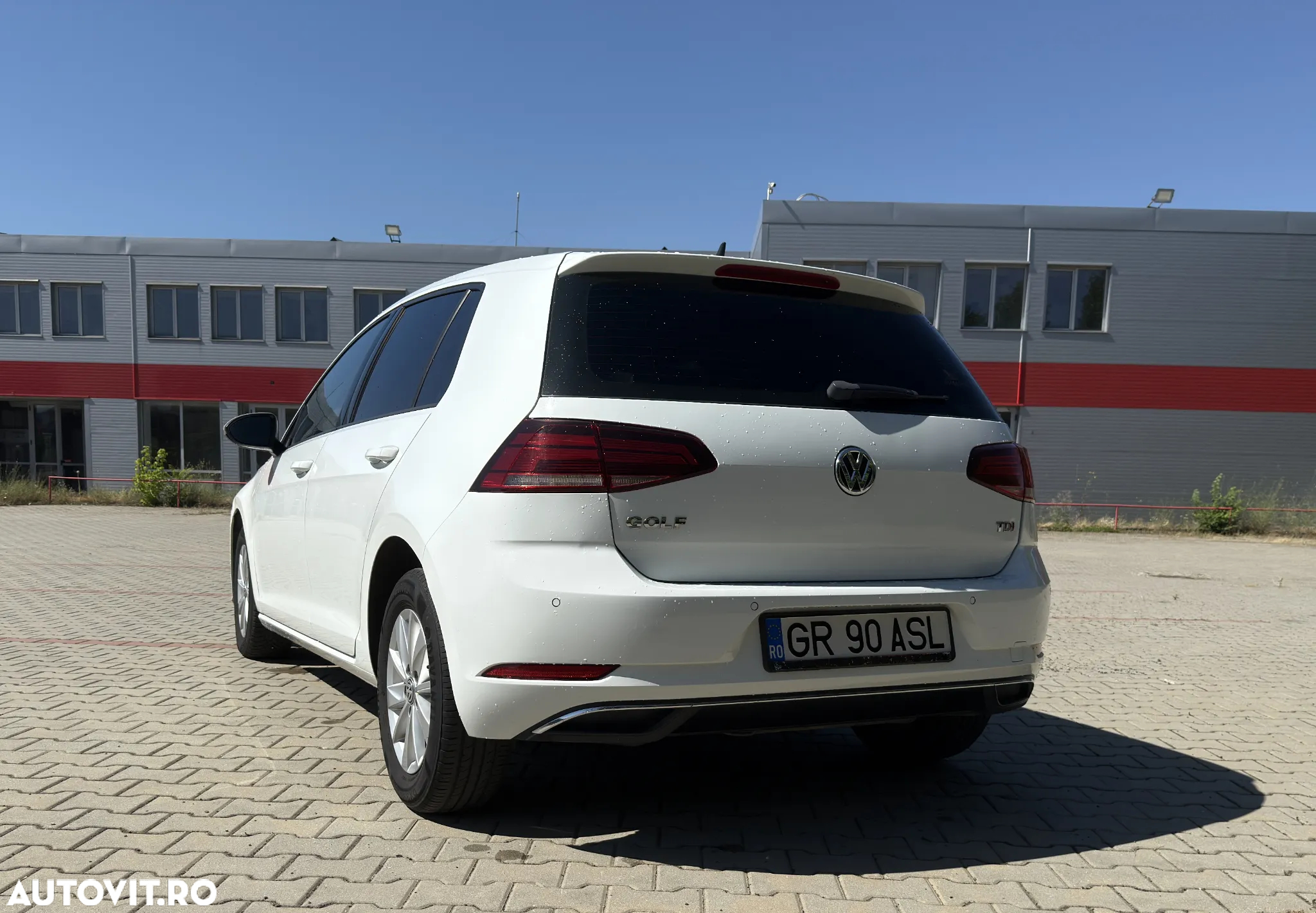 Volkswagen Golf 1.6 TDI Highline - 5