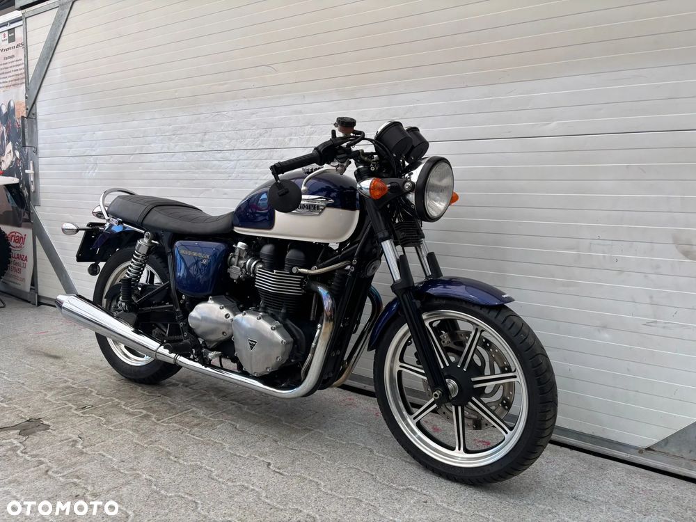 Triumph Bonneville - 8